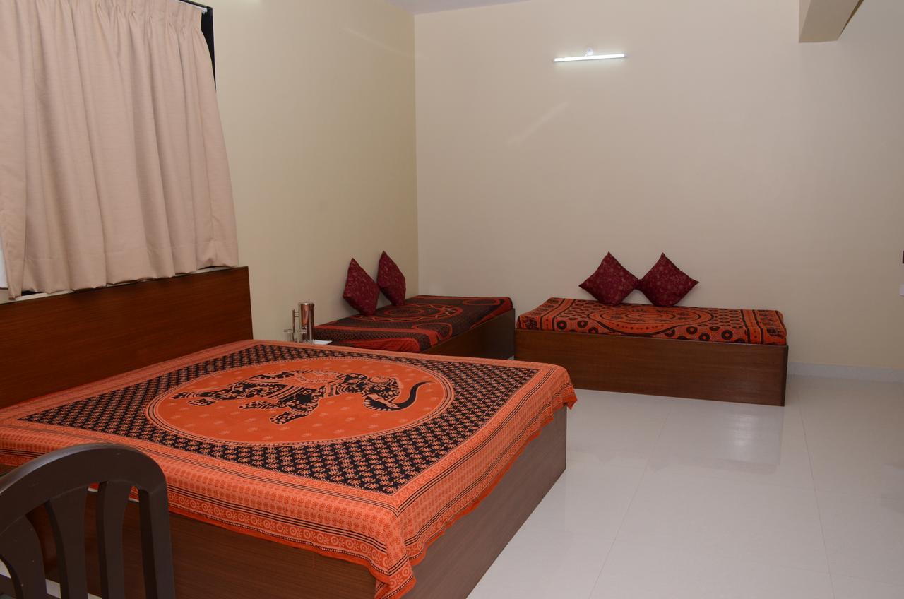 Hira Laxmi Residency Hotel Алибаг Екстериор снимка