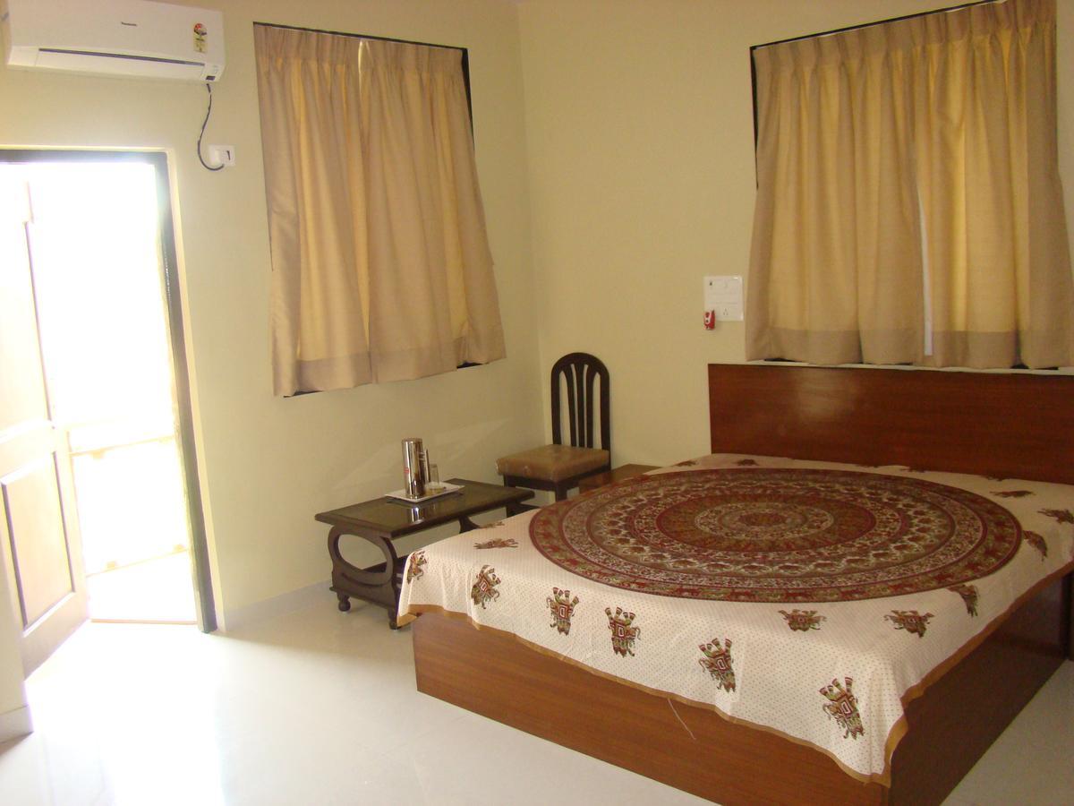 Hira Laxmi Residency Hotel Алибаг Екстериор снимка