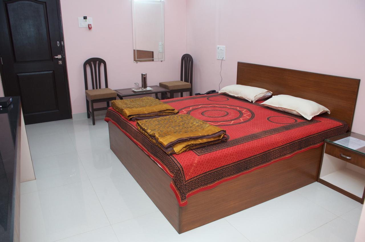 Hira Laxmi Residency Hotel Алибаг Екстериор снимка