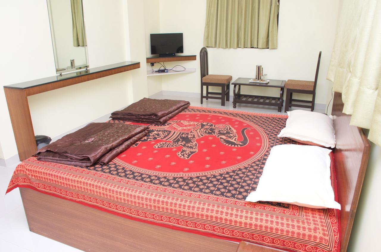 Hira Laxmi Residency Hotel Алибаг Екстериор снимка